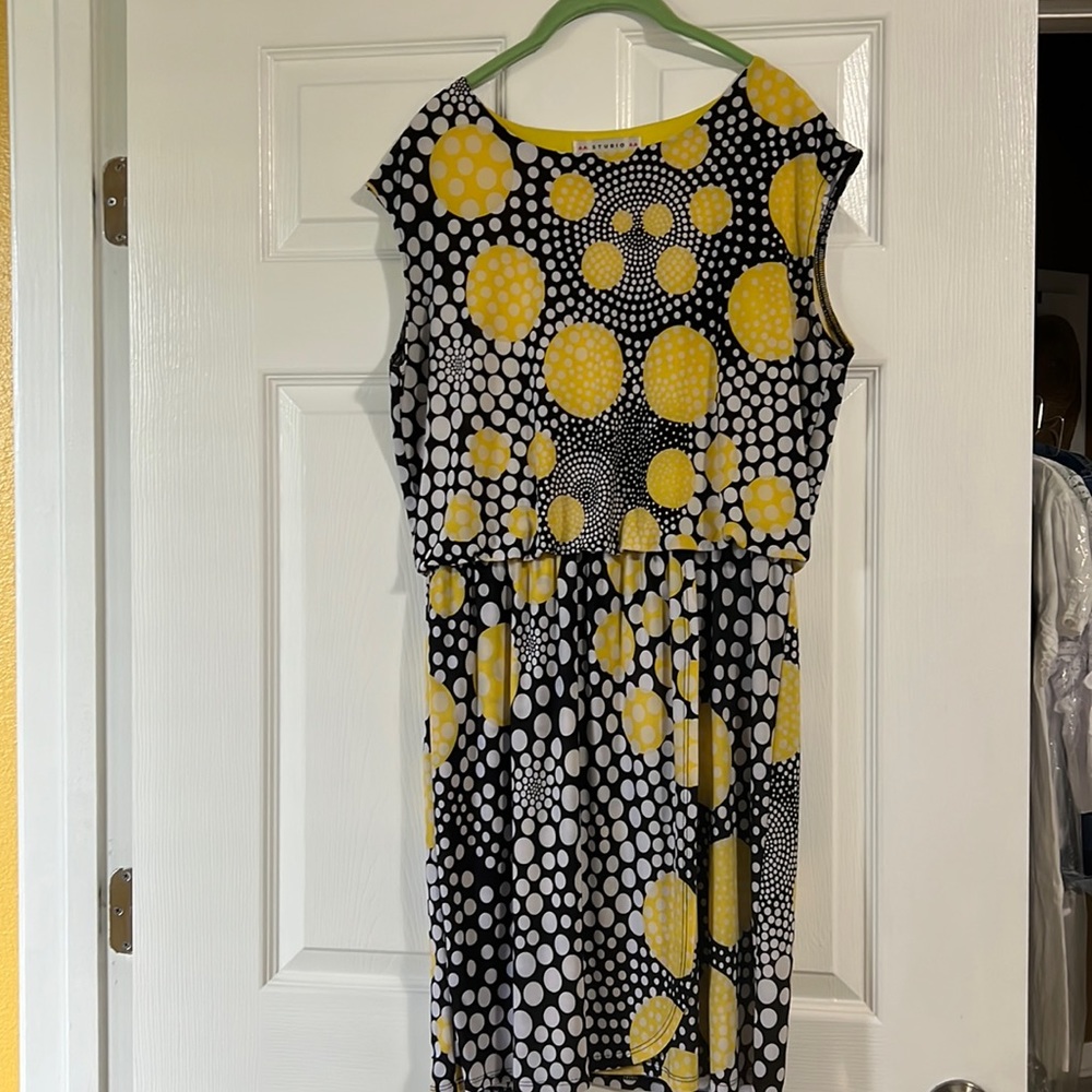 Summer dress…. Yellow, Black and White zize 10